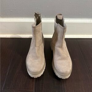 Timberland Women's Ankle Boots in Beige